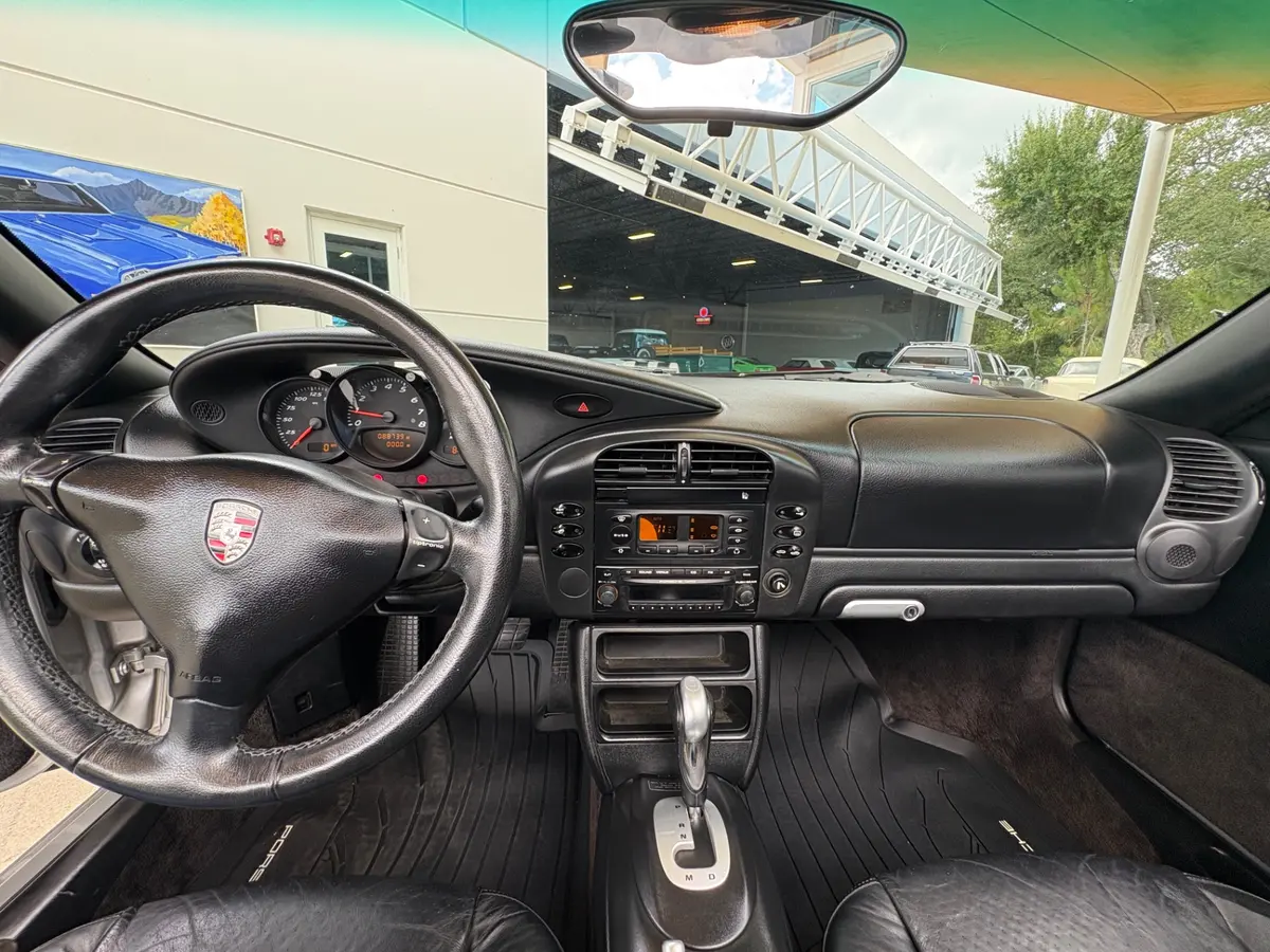 Vehicle photo 34