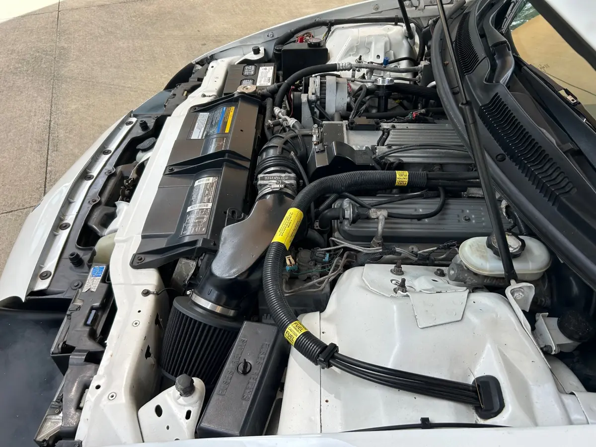 Vehicle photo 19