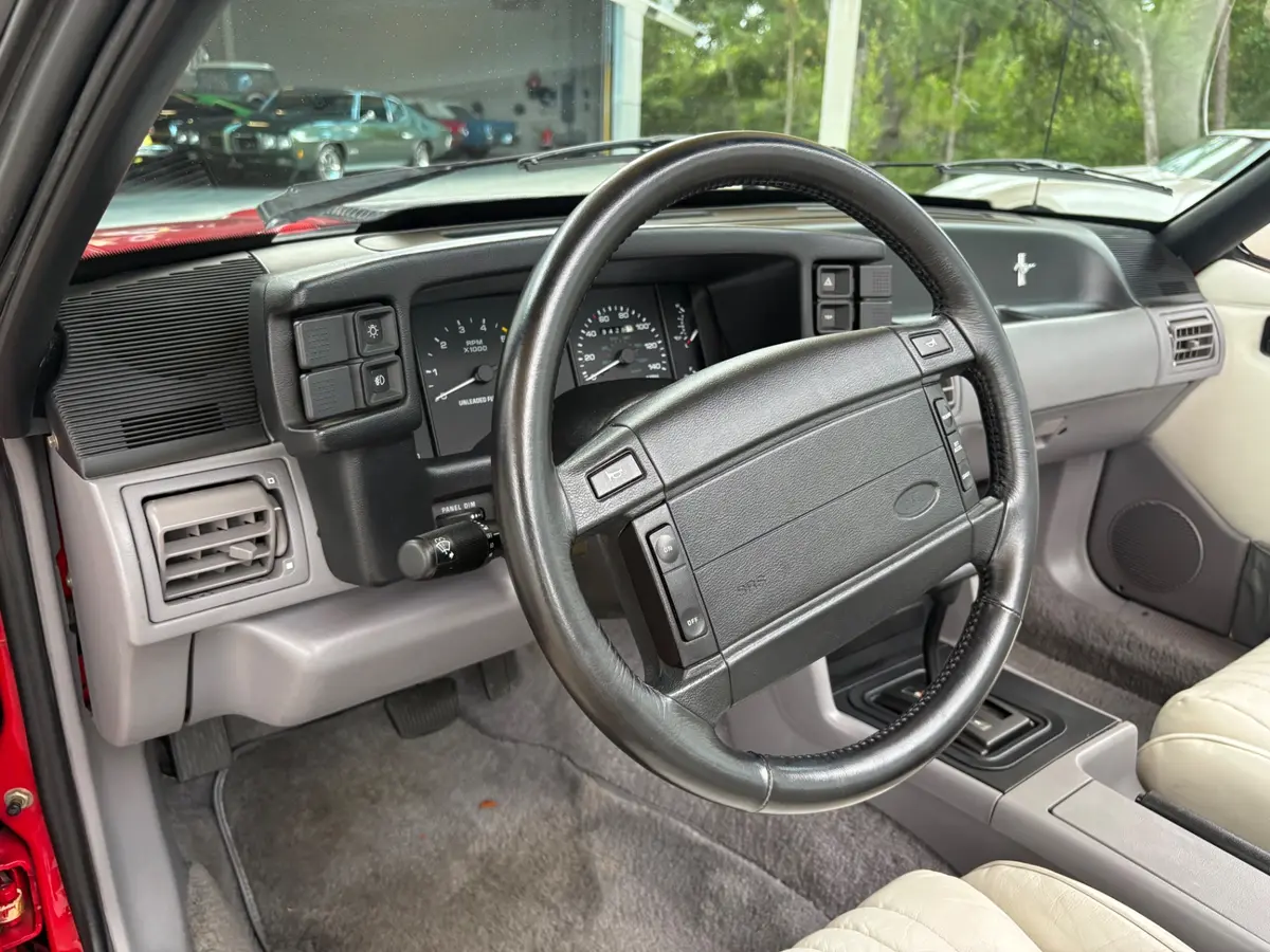 Vehicle photo 38