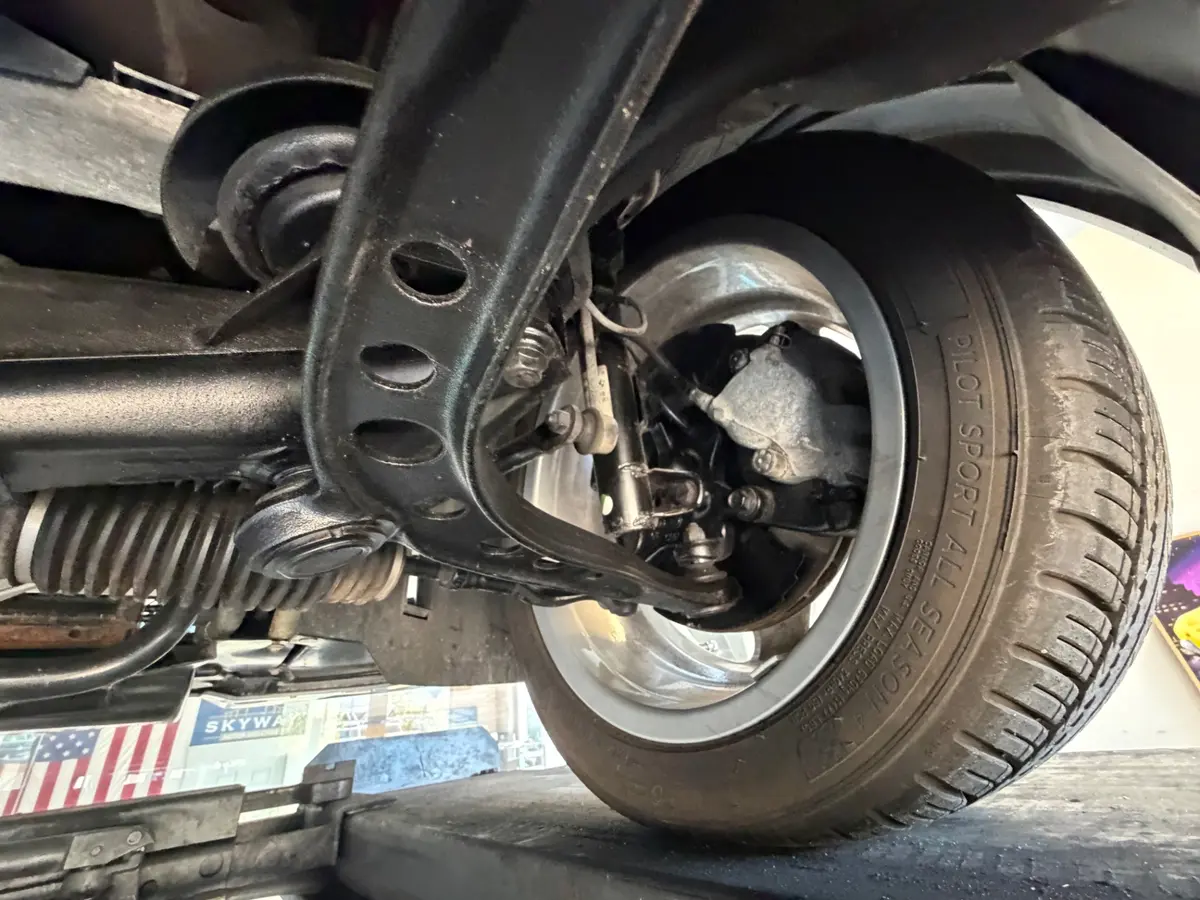 Vehicle photo 49