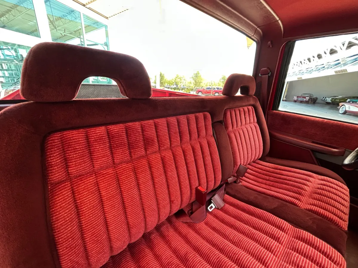 Vehicle photo 37