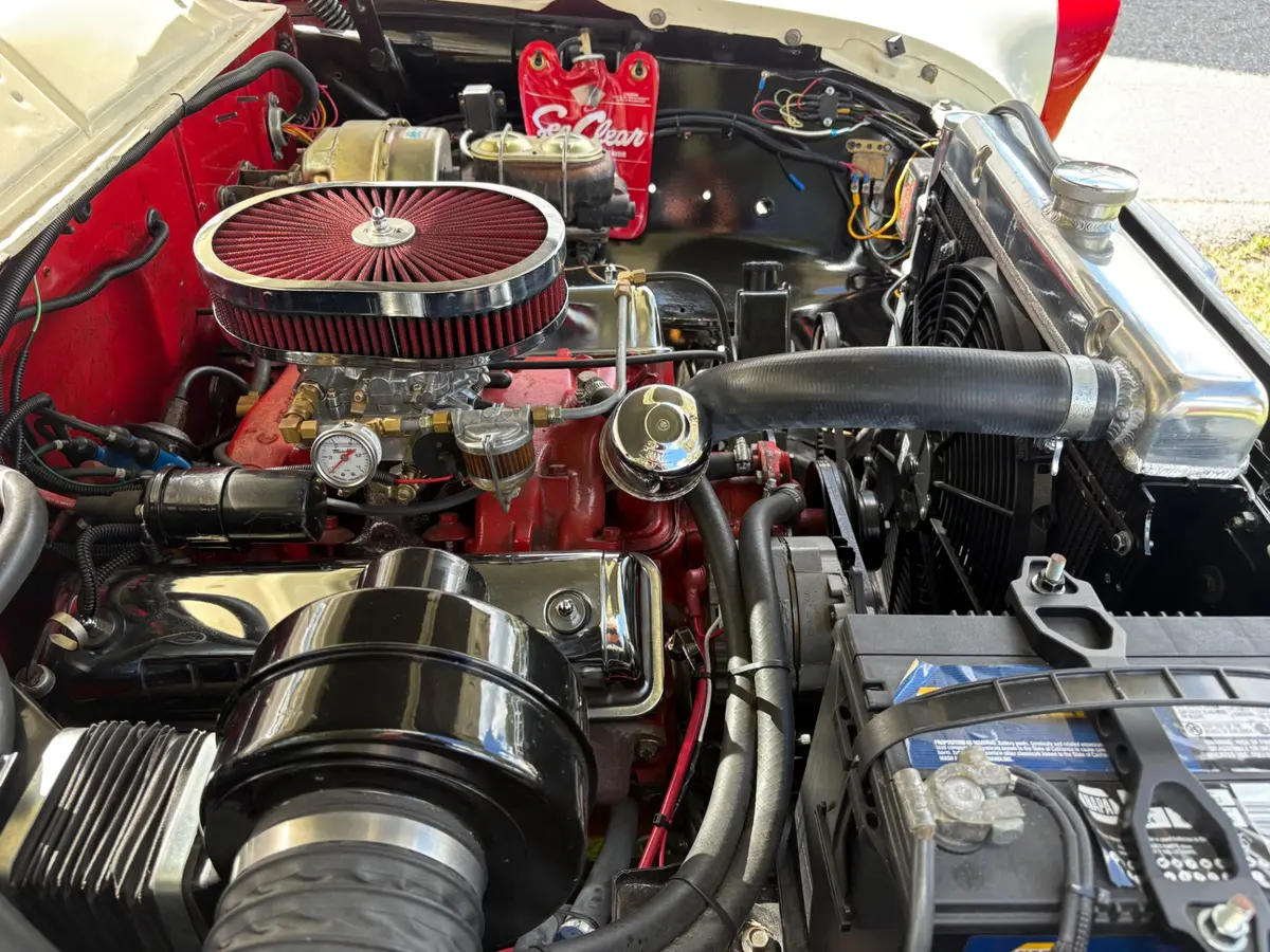 Vehicle photo 25