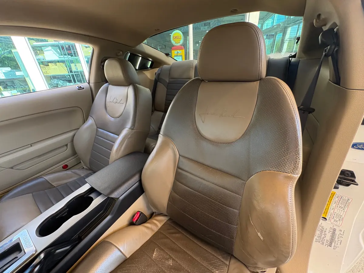 Vehicle photo 34