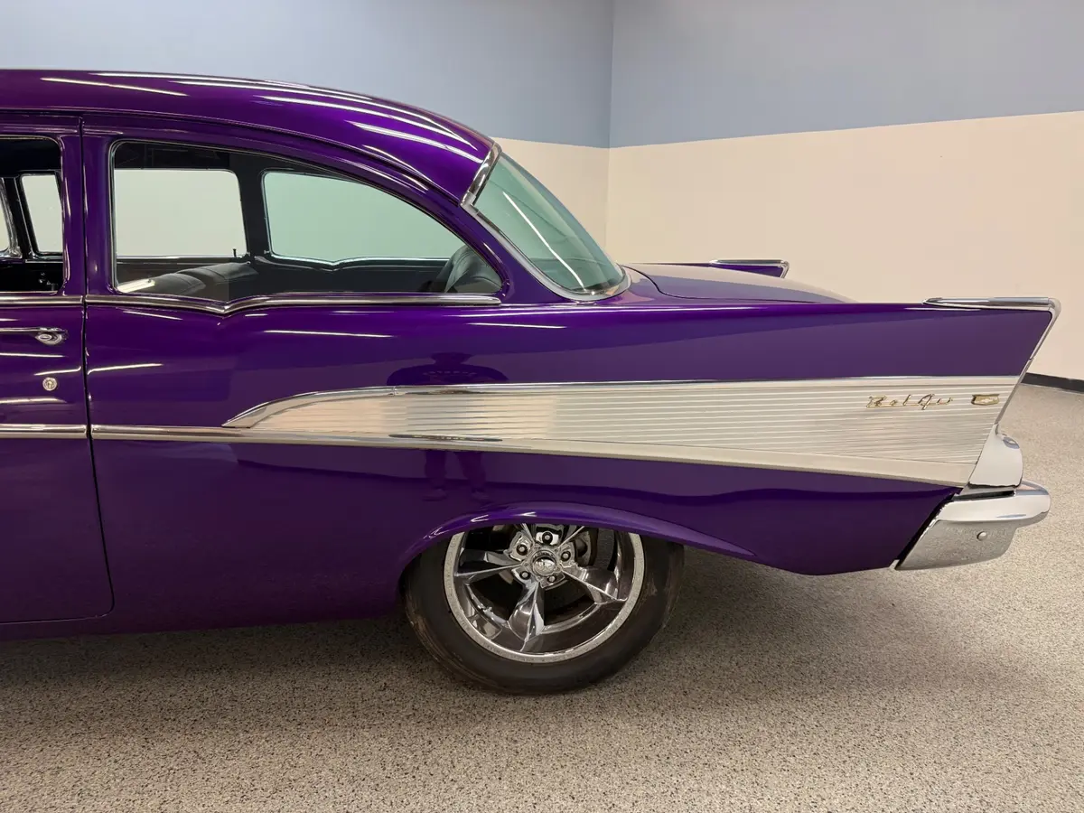 Vehicle photo 19