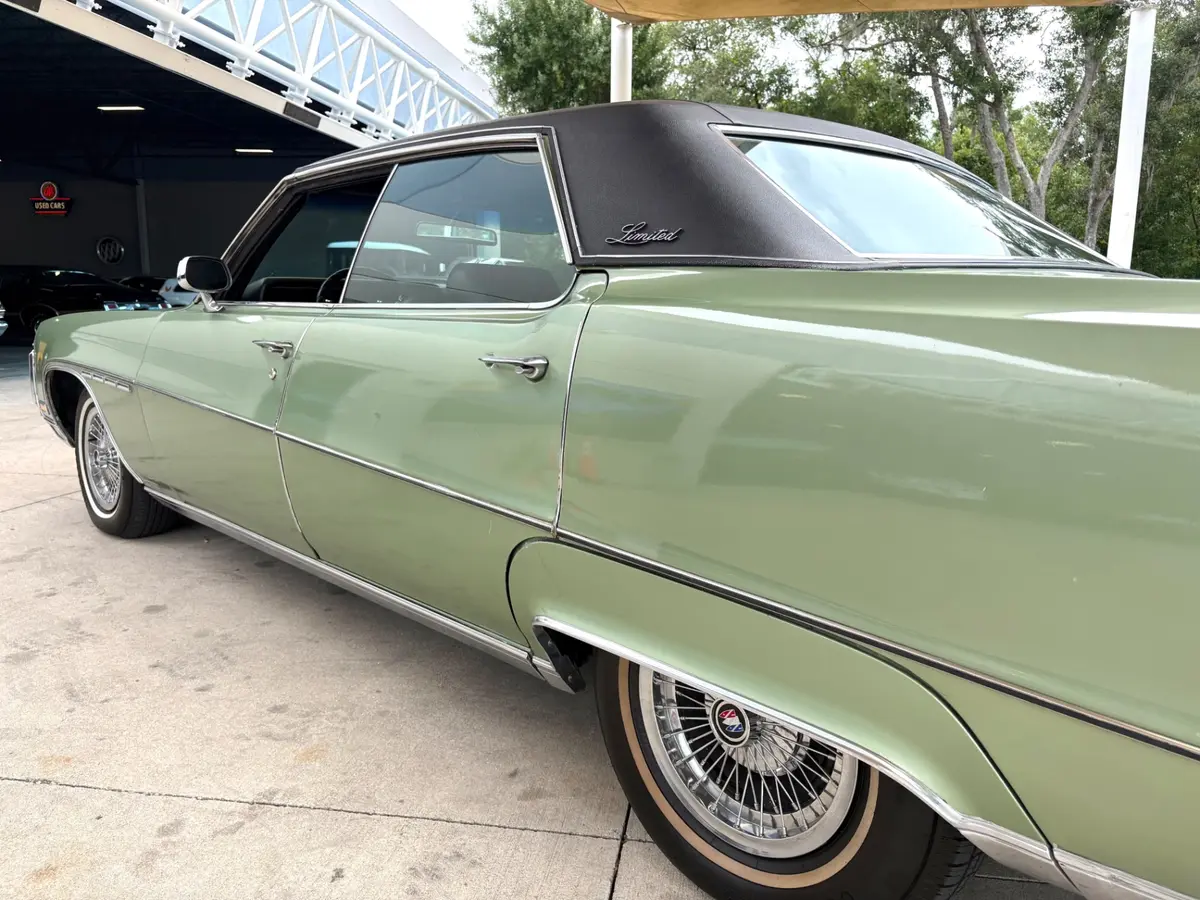 Vehicle photo 14