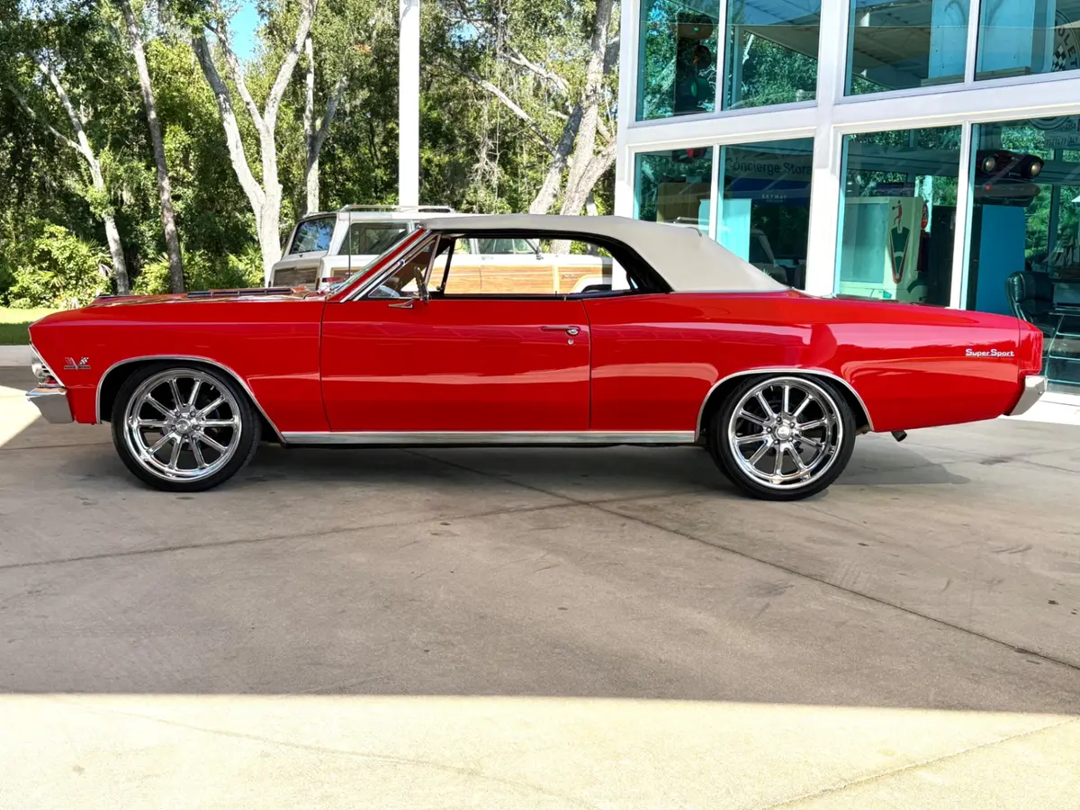 Vehicle photo 23