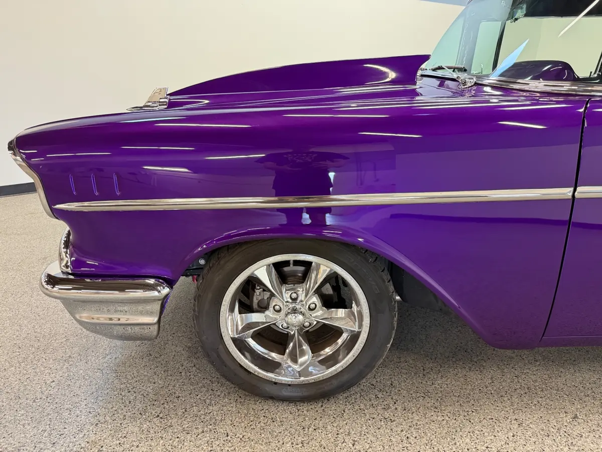 Vehicle photo 16