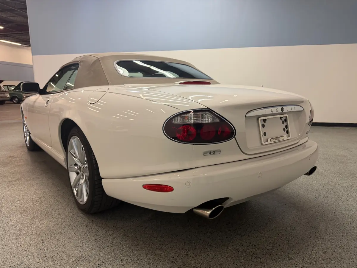 Vehicle photo 5