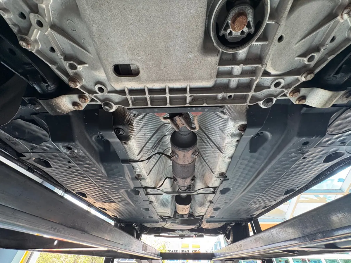 Vehicle photo 59