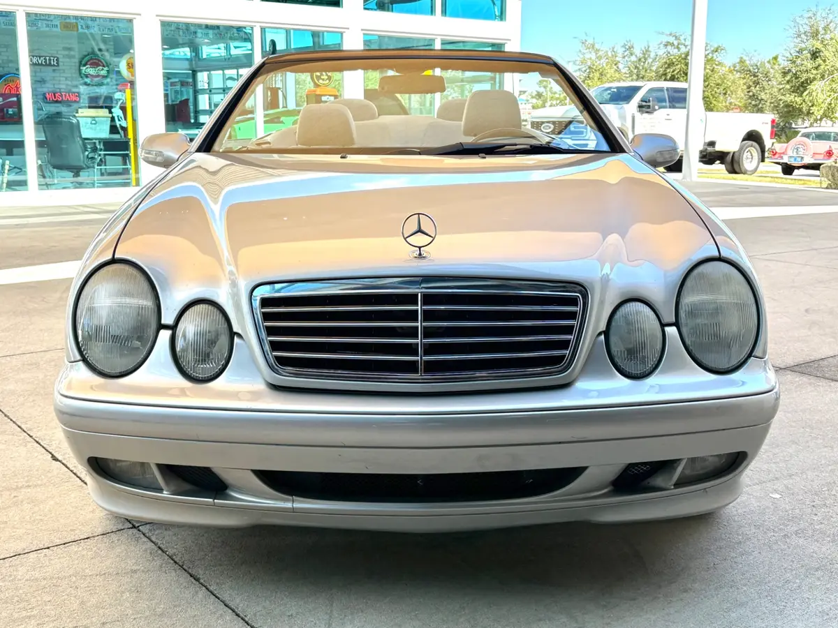 Vehicle photo 2