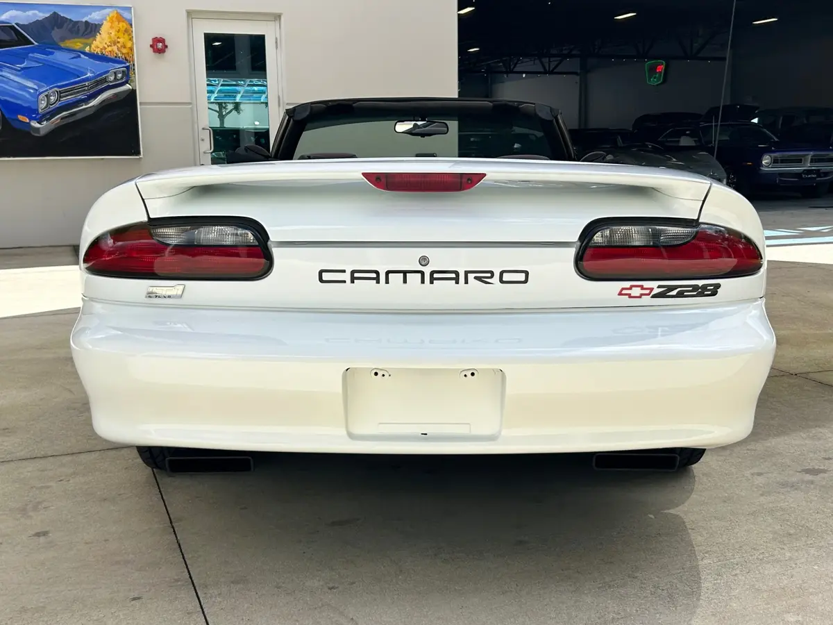 Vehicle photo 6