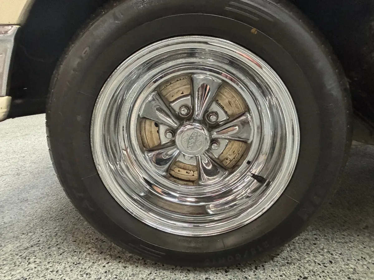 Vehicle photo 10