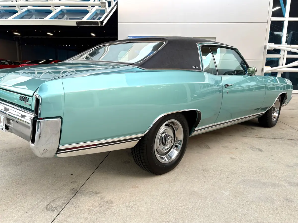 Vehicle photo 20