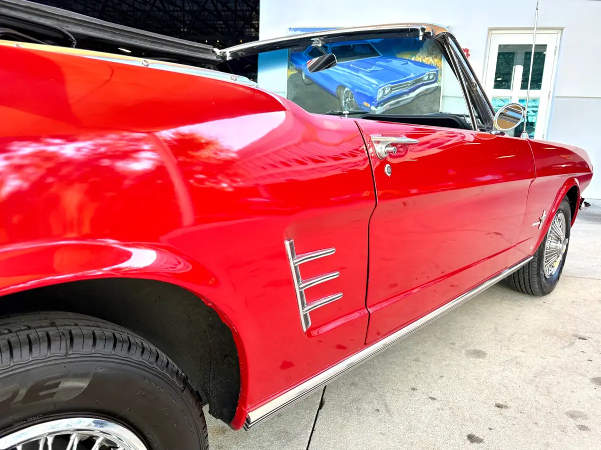 Vehicle photo 18
