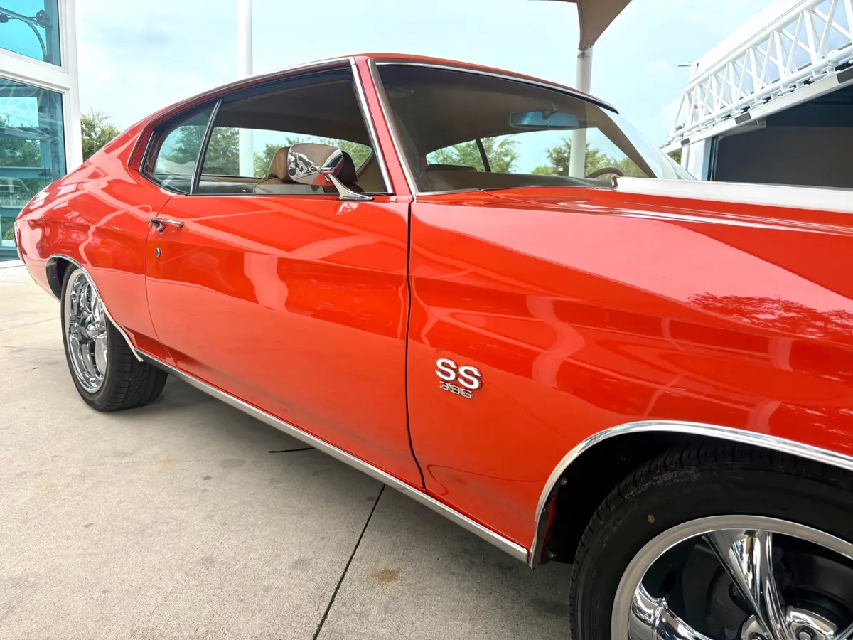 Vehicle photo 19