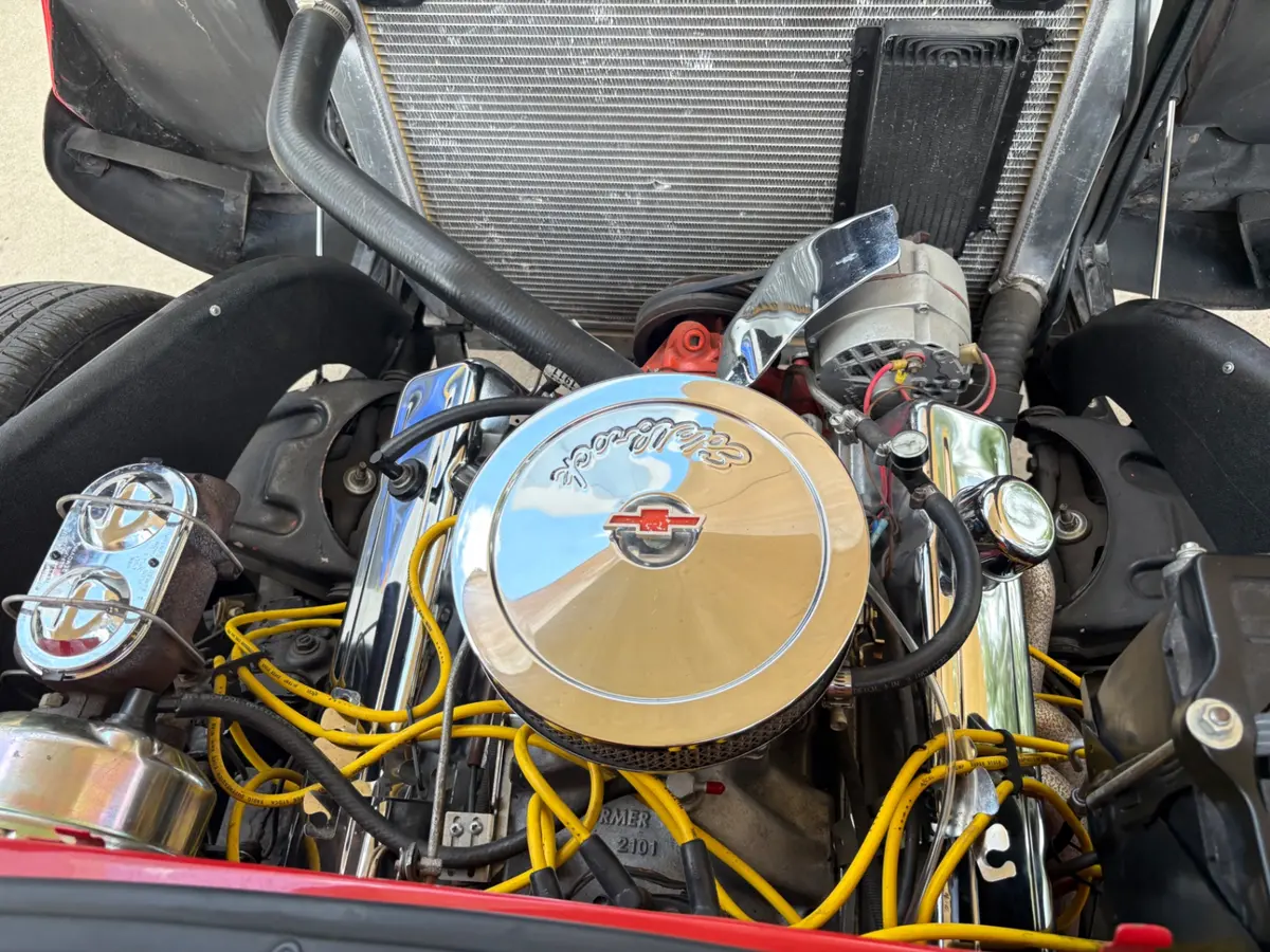Vehicle photo 25