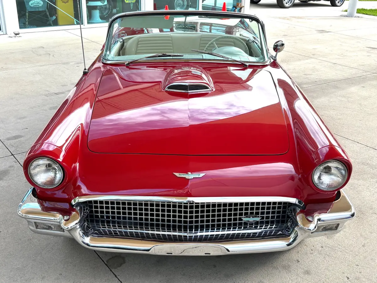 Vehicle photo 3