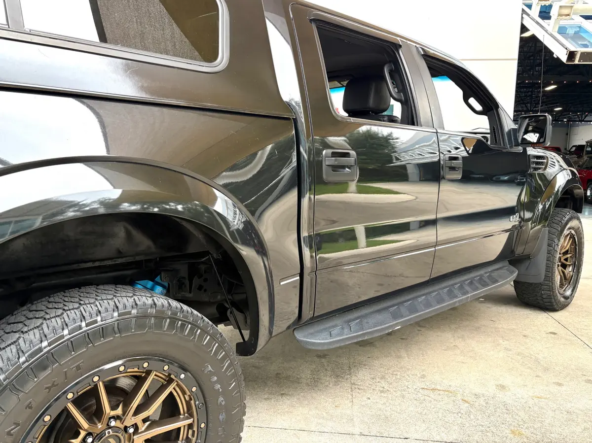 Vehicle photo 17