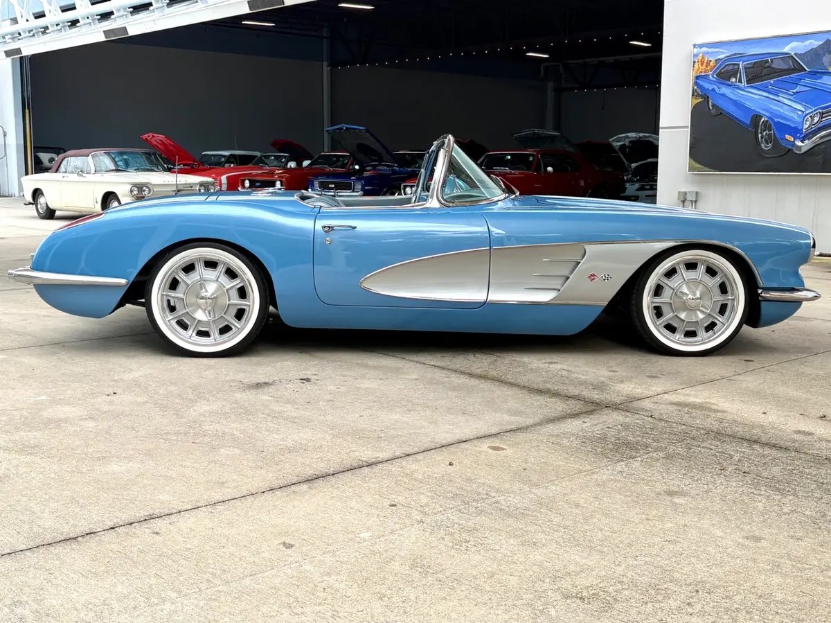 Vehicle photo 5