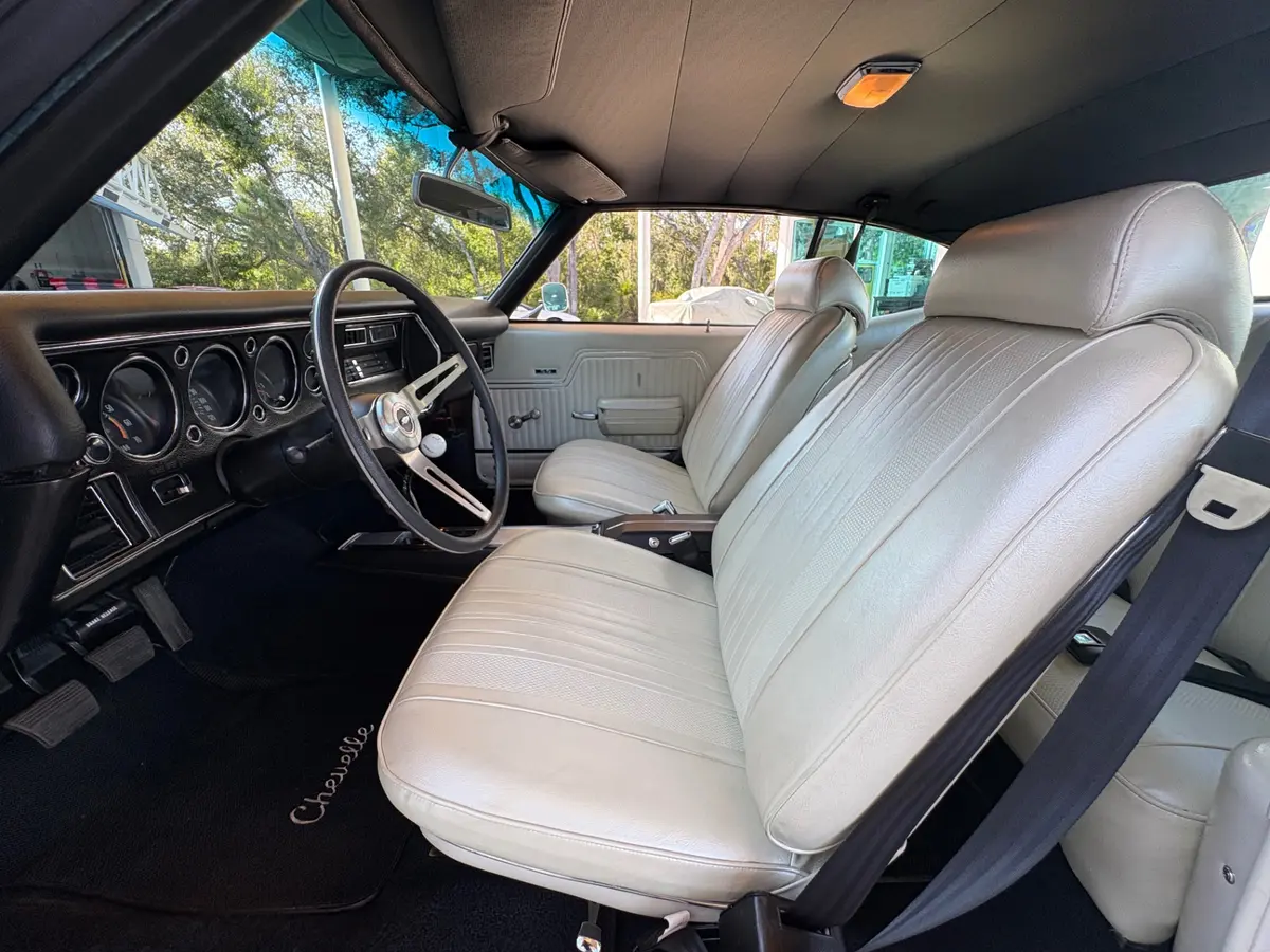 Vehicle photo 76