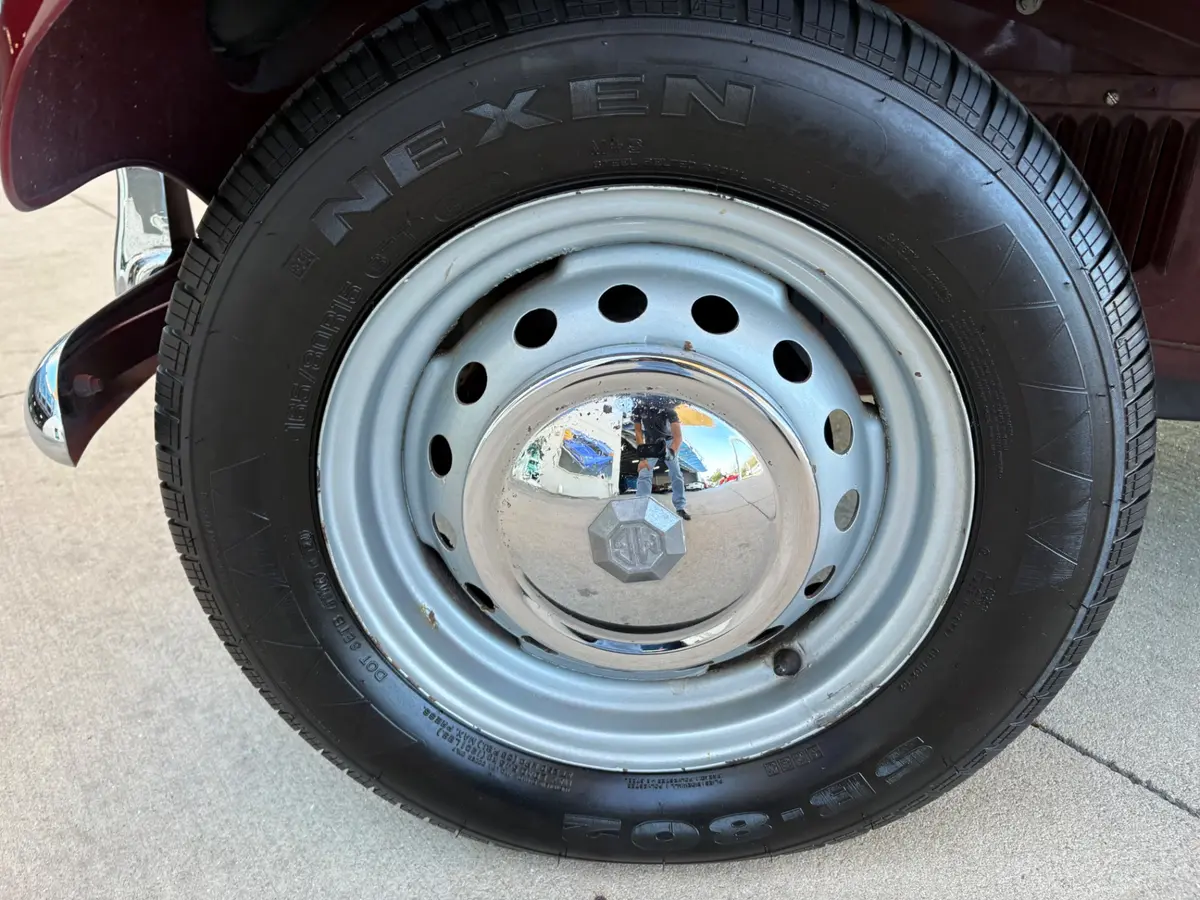 Vehicle photo 26