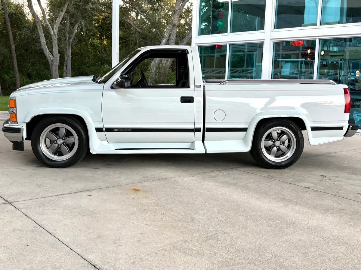 Vehicle photo 10