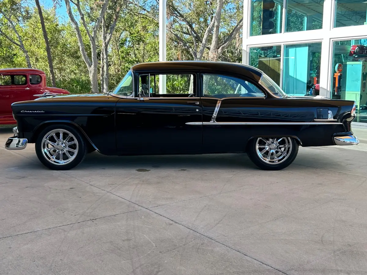 Vehicle photo 11