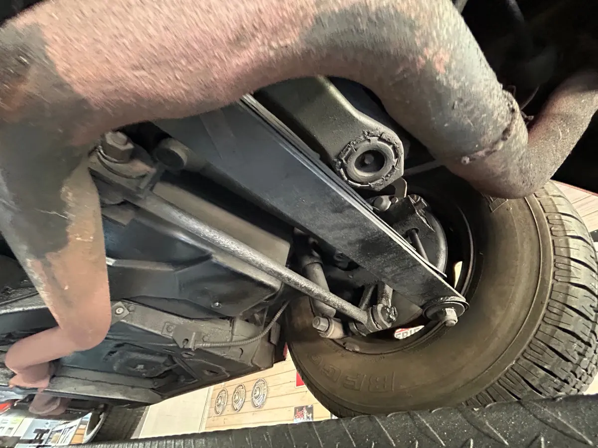 Vehicle photo 31