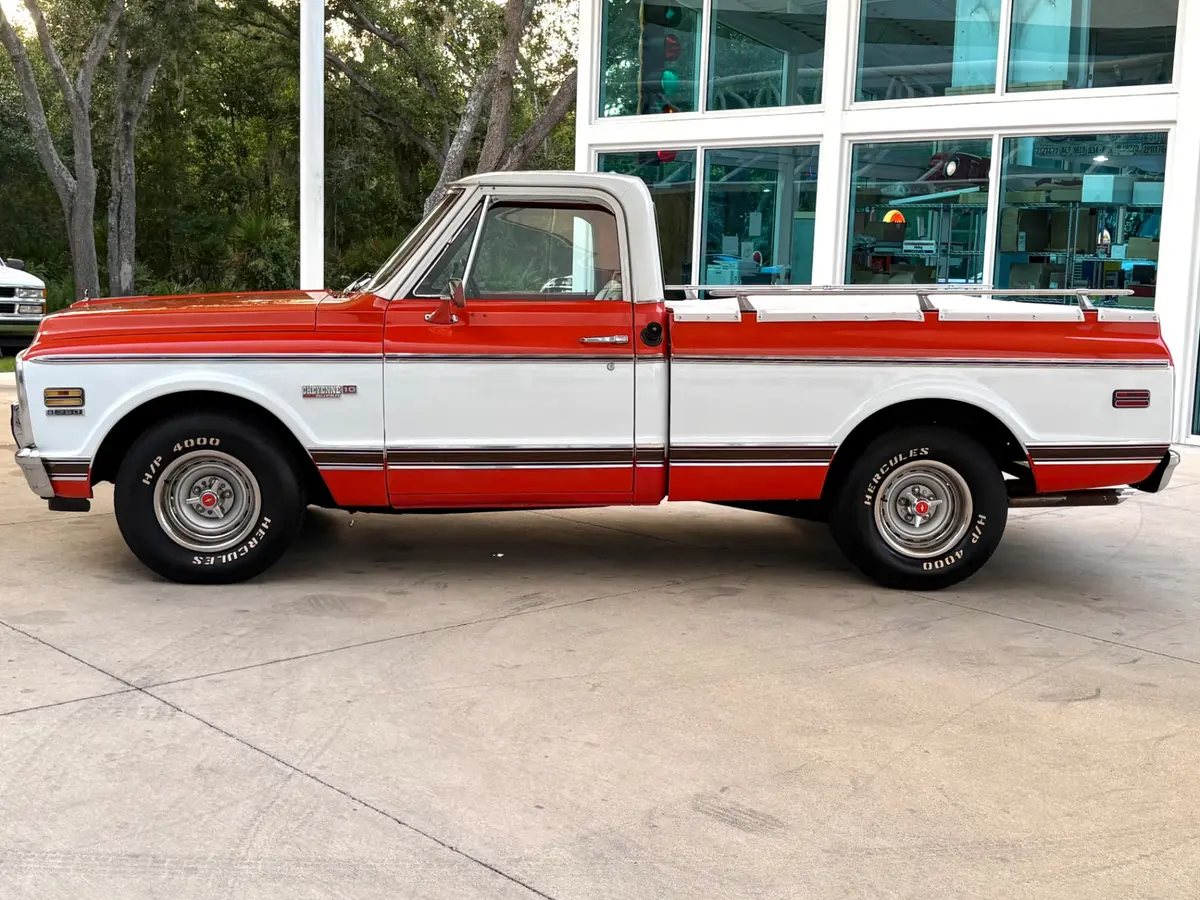 Vehicle photo 10