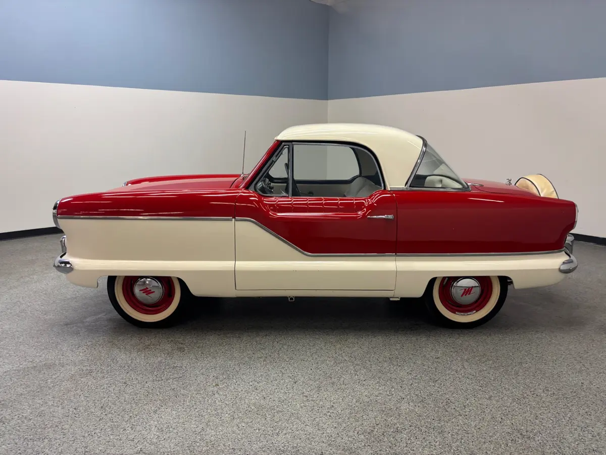 Vehicle photo 4