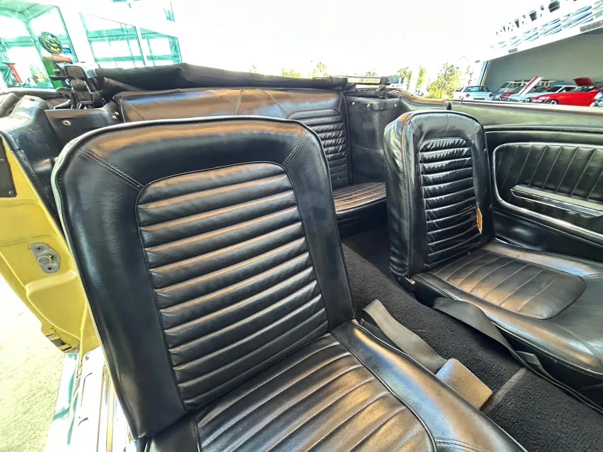 Vehicle photo 30