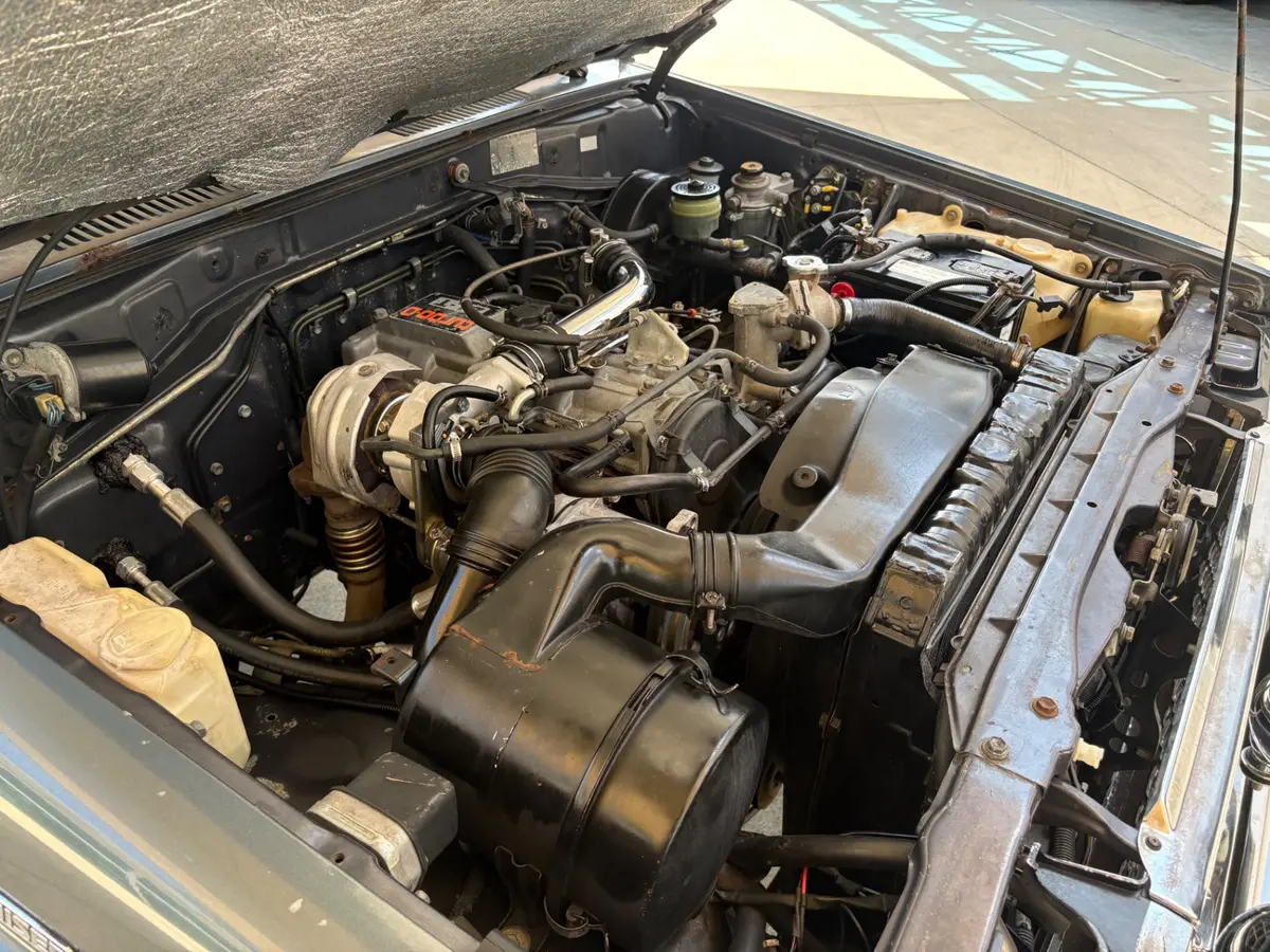 Vehicle photo 28