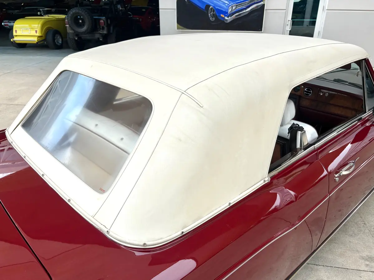 Vehicle photo 26