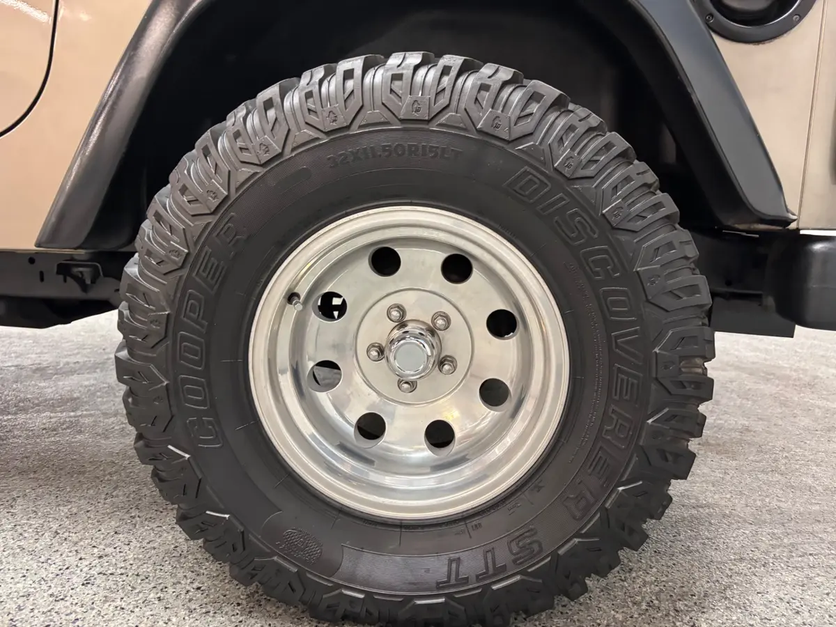 Vehicle photo 11