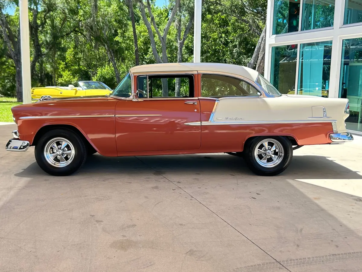 Vehicle photo 11