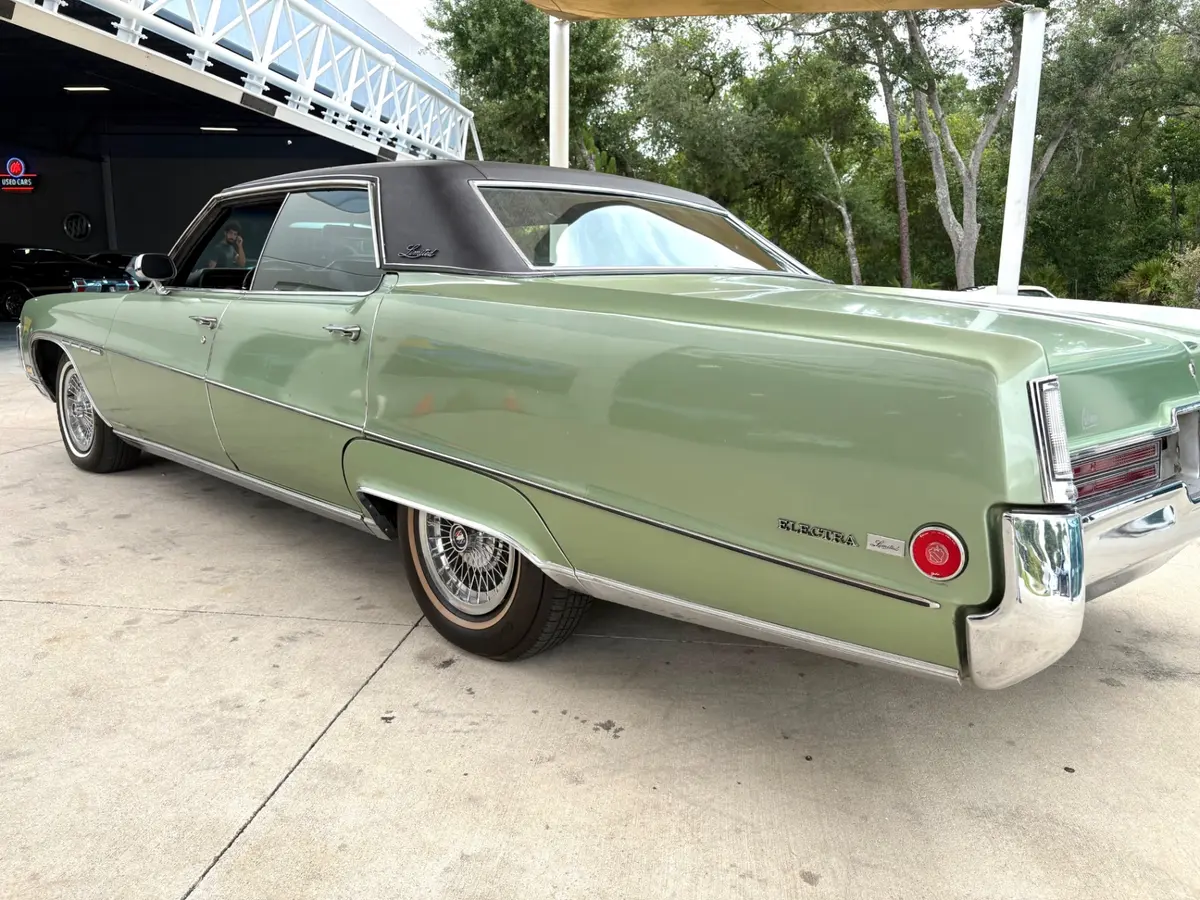 Vehicle photo 15