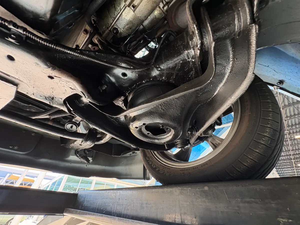 Vehicle photo 49