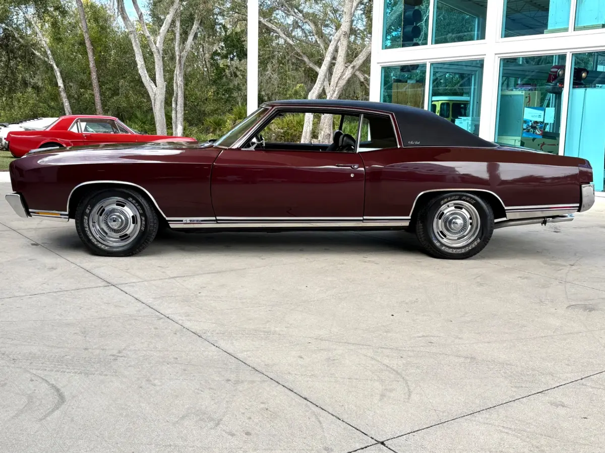 Vehicle photo 17