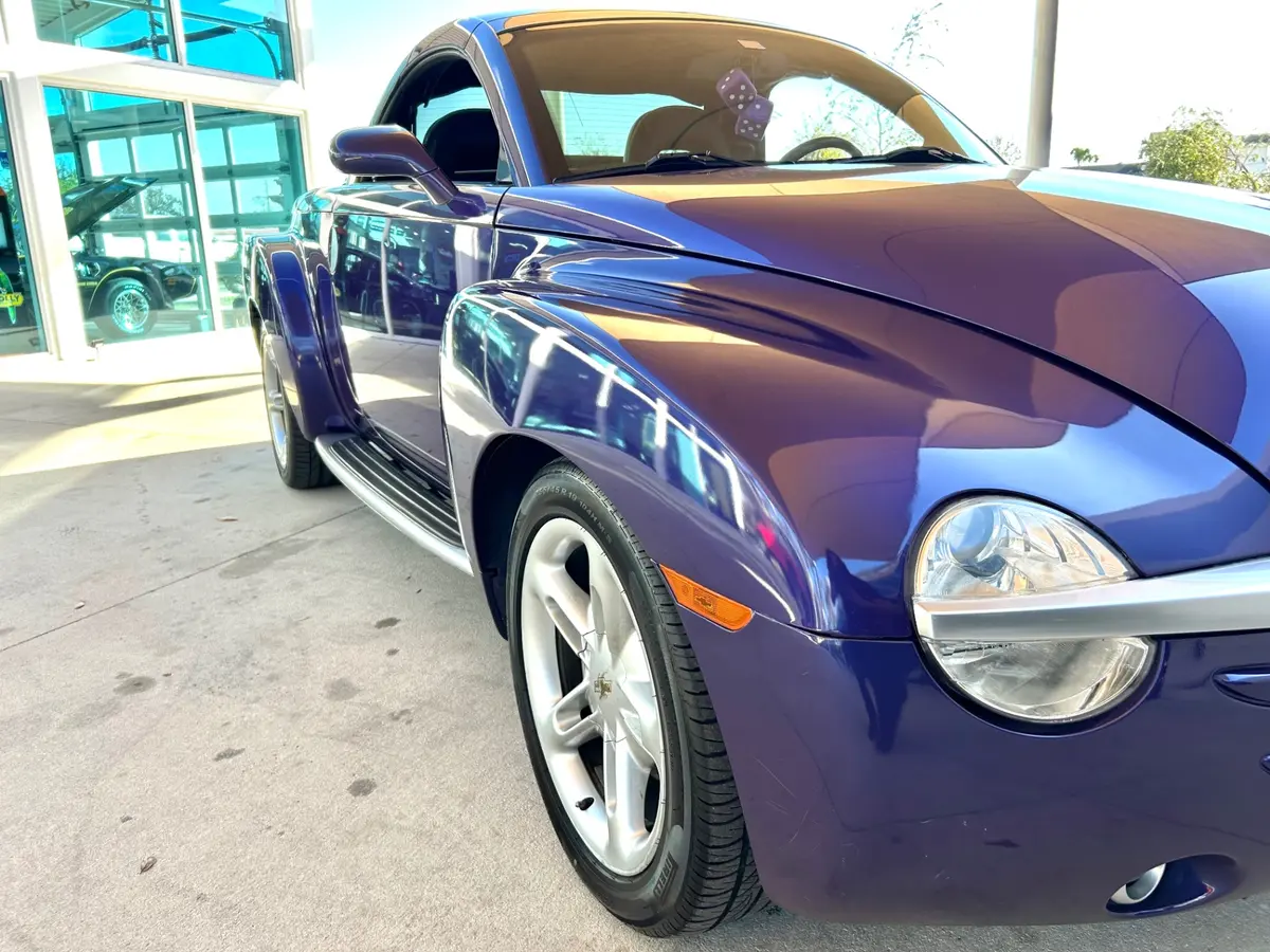 Vehicle photo 17