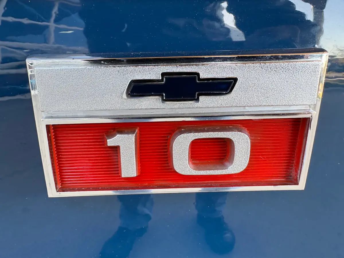 Vehicle photo 22