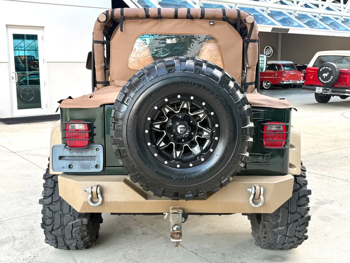 Vehicle photo 6