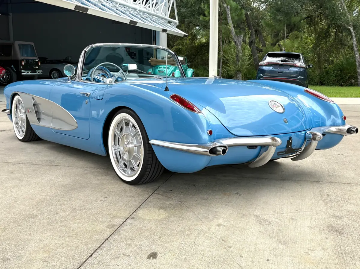 Vehicle photo 9