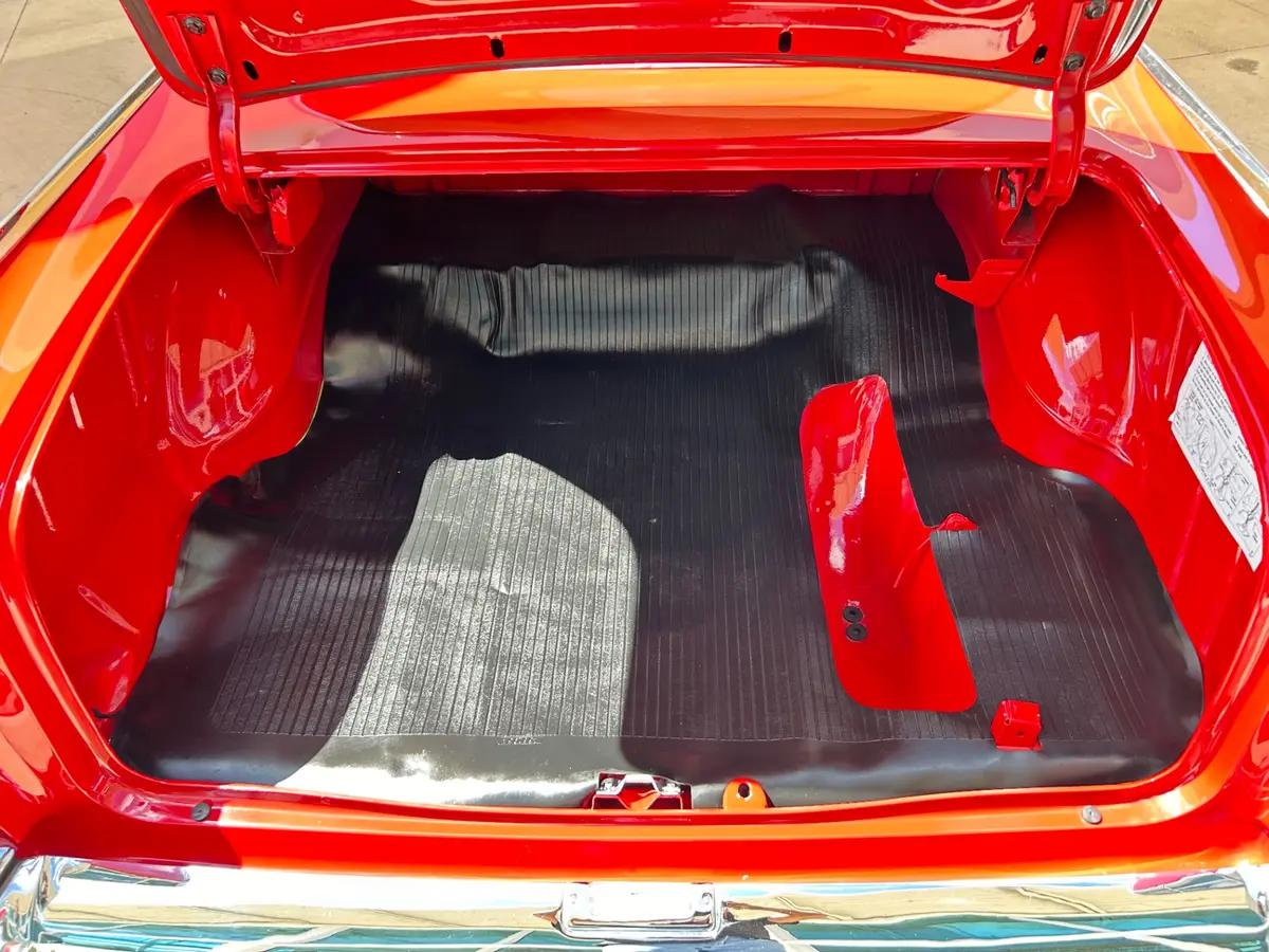 Vehicle photo 8