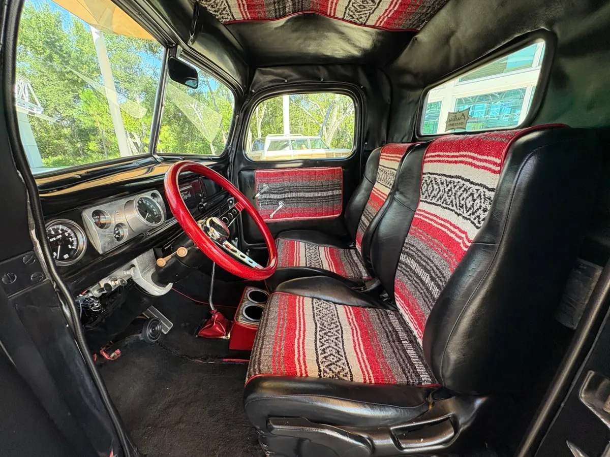 Vehicle photo 32