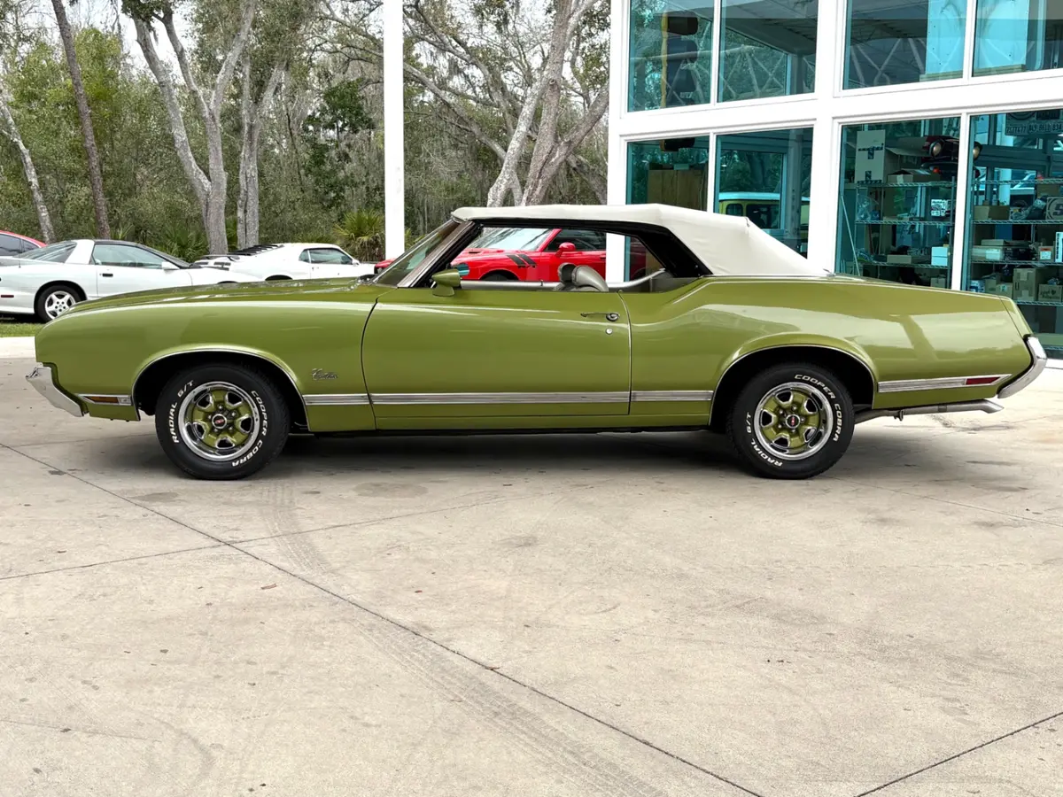 Vehicle photo 24