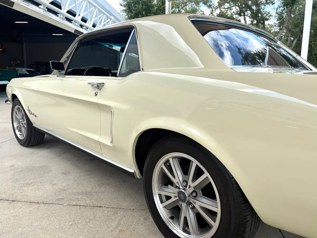 Vehicle photo 14