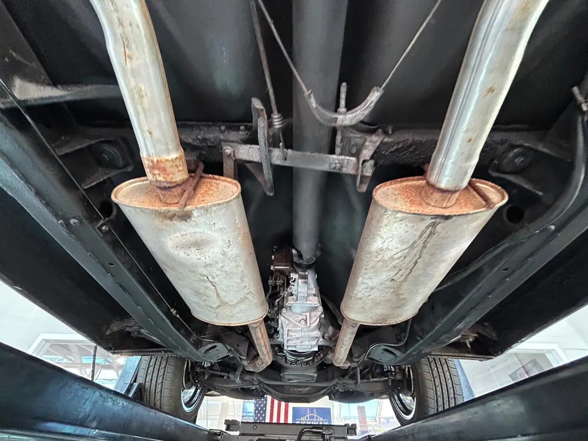 Vehicle photo 32