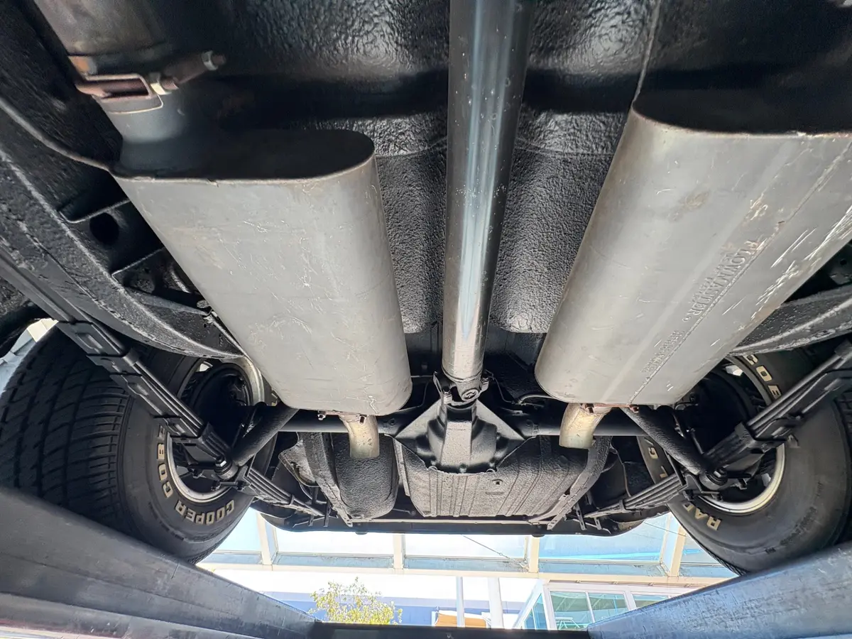 Vehicle photo 54
