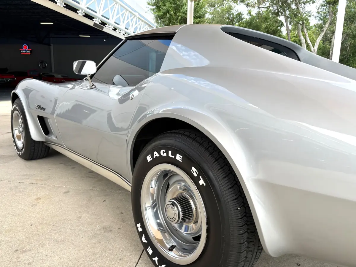 Vehicle photo 14