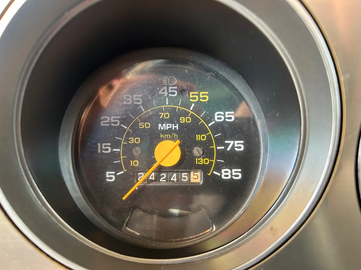Vehicle photo 21